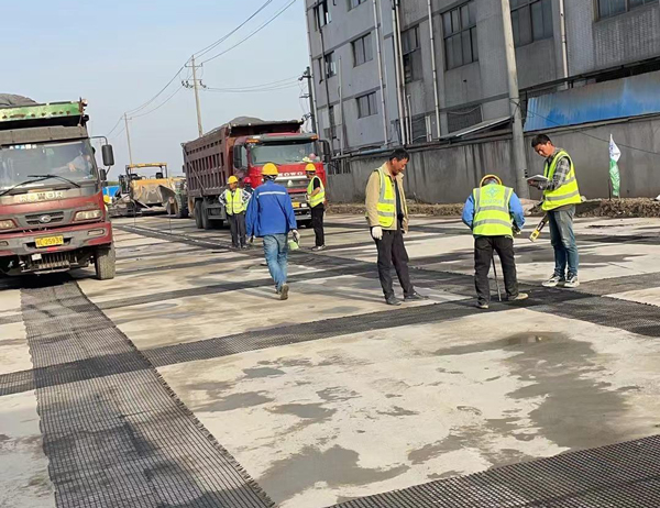 牡丹老材料的新故事：玻璃纤维土工格栅如何在‘白改黑’浪潮中重获新生？